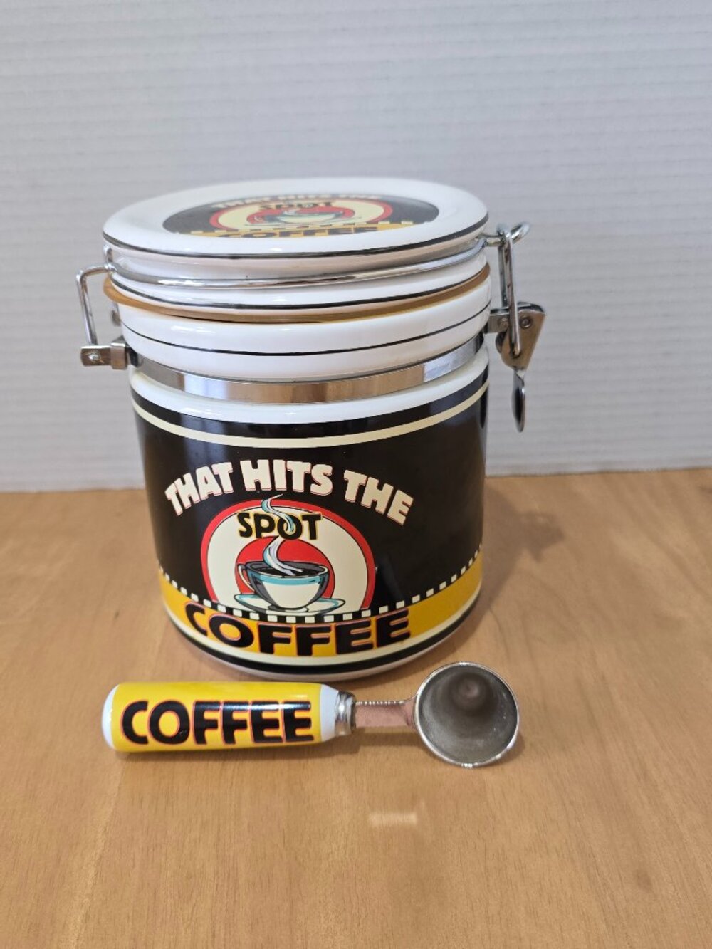Certified Internation Retro Coffee Canister Hing Clamp Lid Airtight Seal Scoop